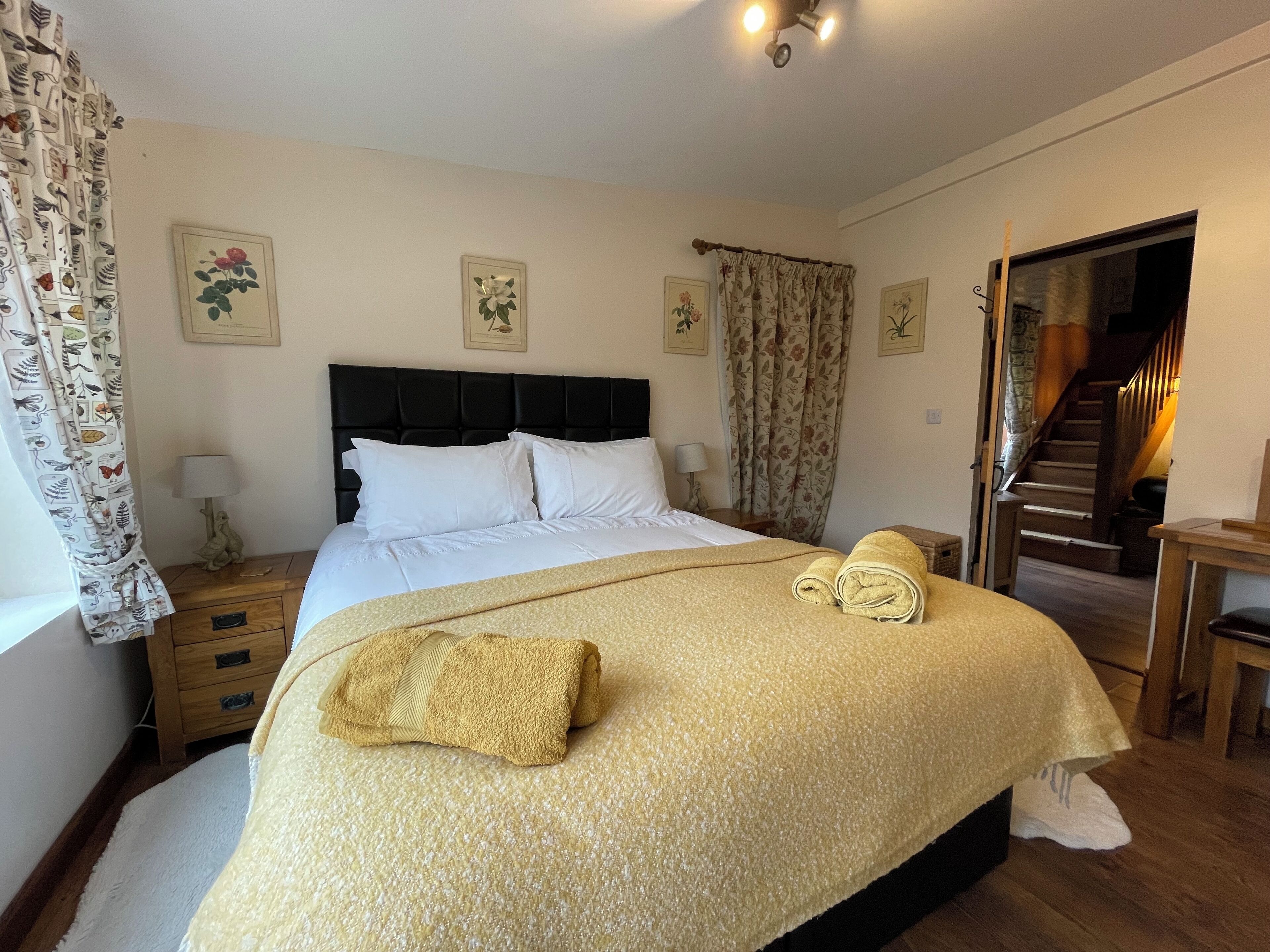 3 عدّة غرف نوم ومكواة/لوح كي وسرير سفر وواي فاي مجانًا