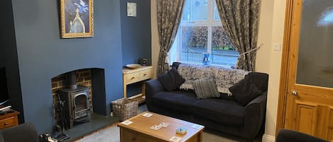 Smart TV, fireplace, DVD player, books