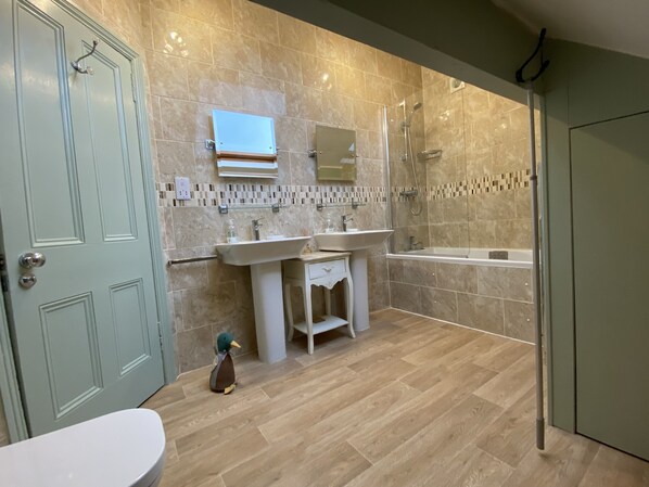 Combined shower/tub, hair dryer, towels, soap