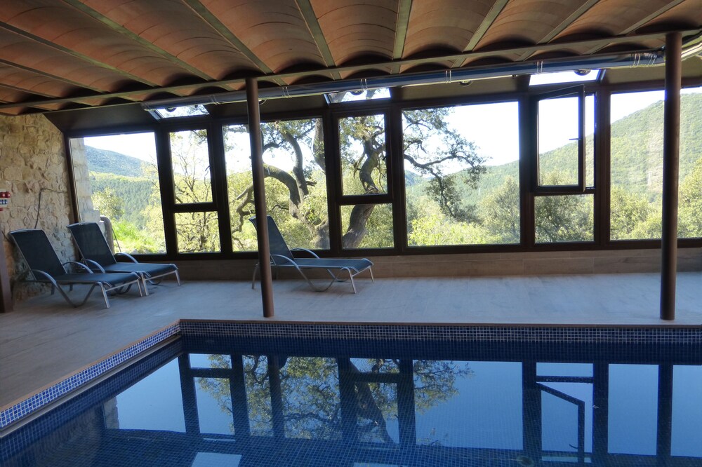 Paissa, beautiful 6 bedroom house in complex with swimming pool, paddle. SPA