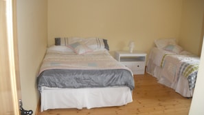 4 chambres, fer et planche à repasser, Wi-Fi gratuit, draps fournis