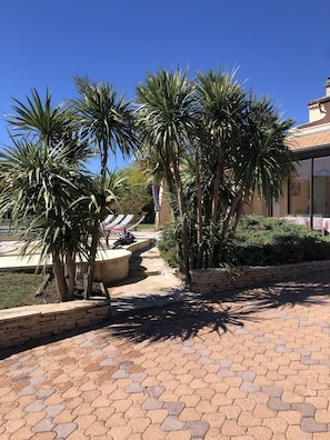 Terrace/patio - Large villa with beautiful pool and large beach (Vallon-Pont-D'arc)
