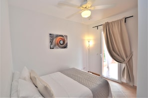 4 chambres, fer et planche à repasser, lit de bébé portatif, Wi-Fi