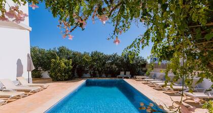 Villa Torres 10 minute walk from Playa den Bossa