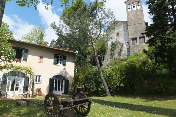 Dehors avec èglise