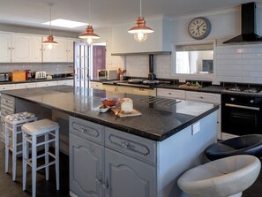 冰箱、微波炉、烤箱、炉灶