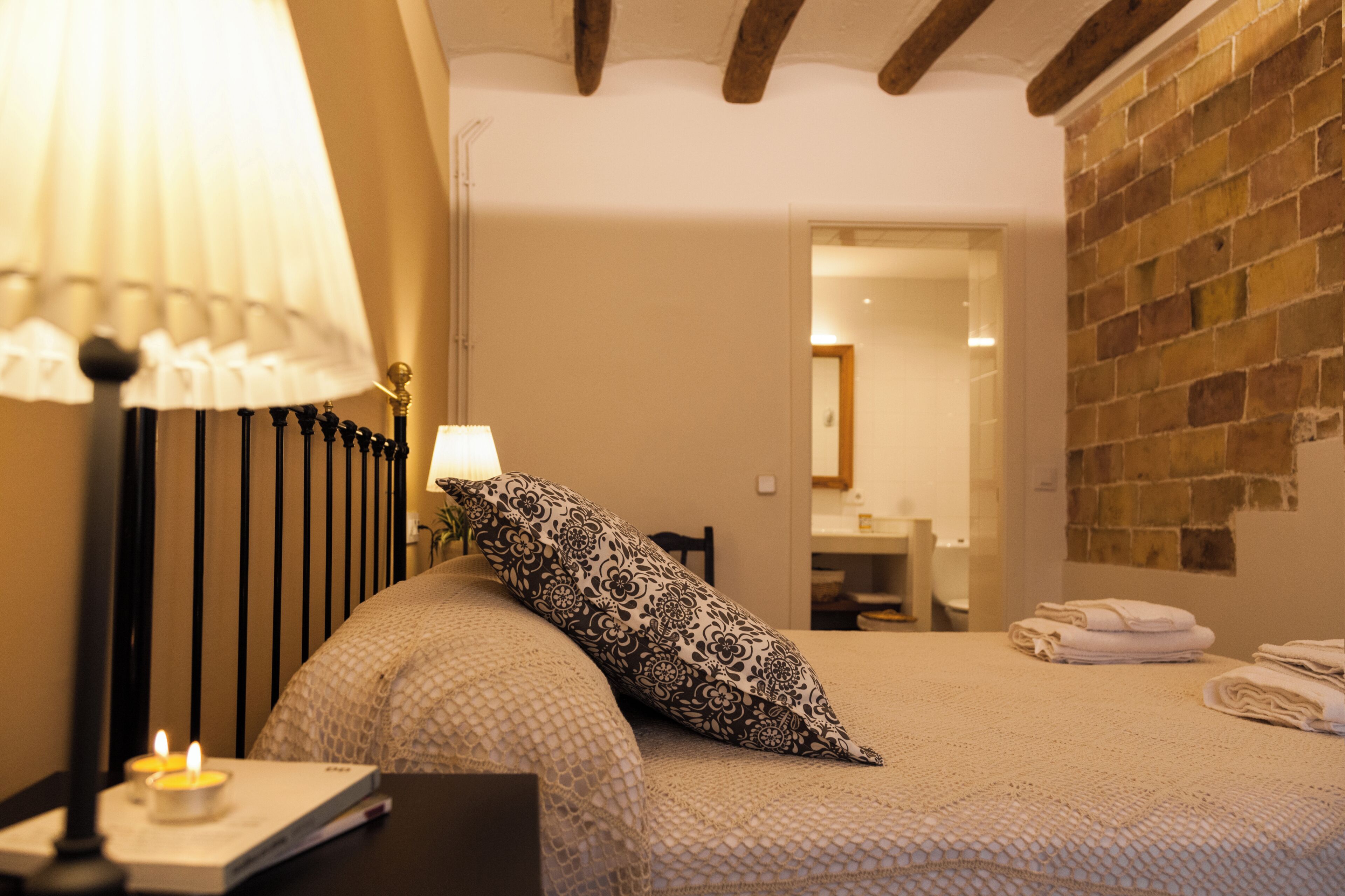 5 bedrooms, desk, iron/ironing board, free WiFi