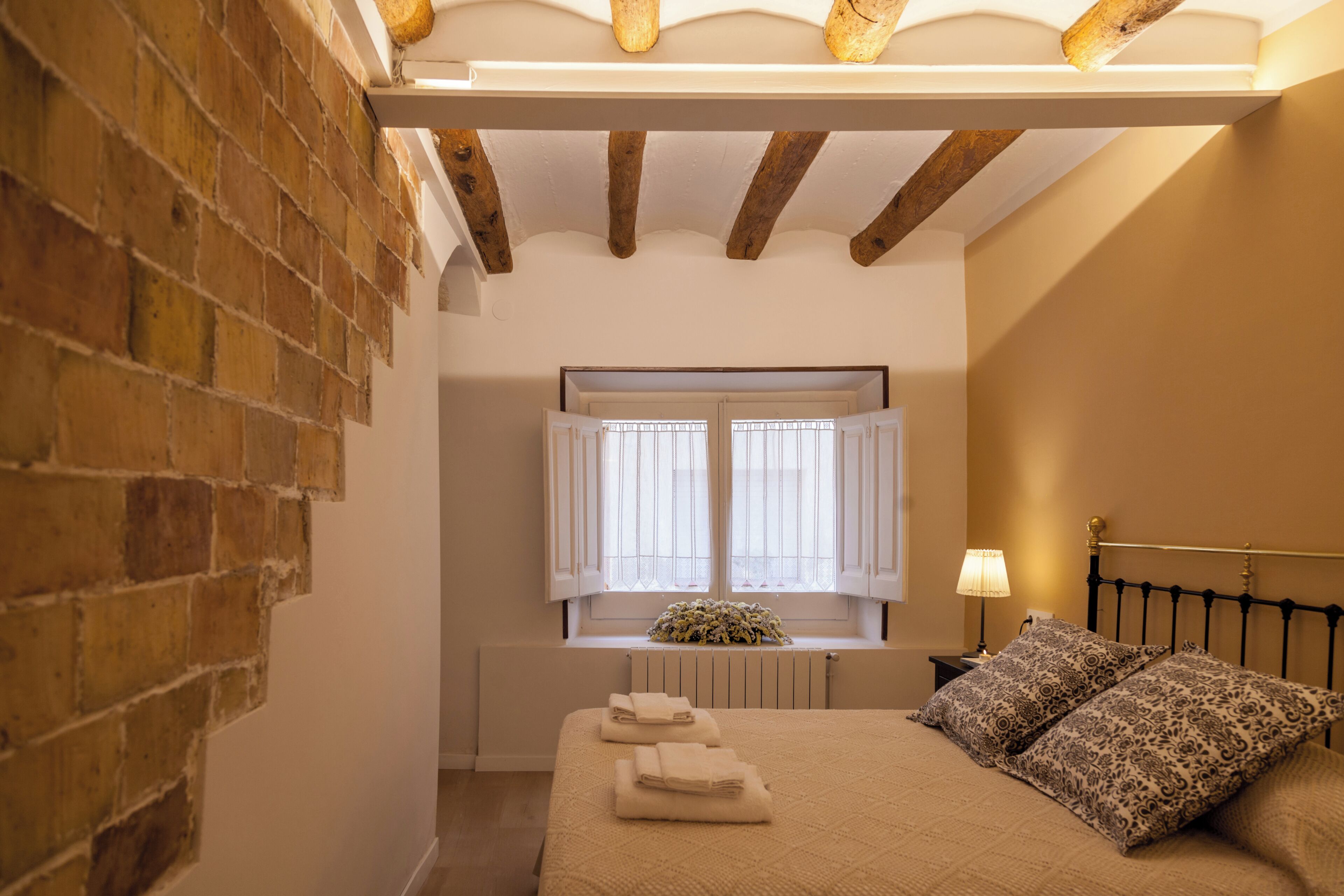 5 bedrooms, desk, iron/ironing board, free WiFi