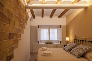 5 Schlafzimmer, Schreibtisch, Bügeleisen/Bügelbrett, kostenloses WLAN