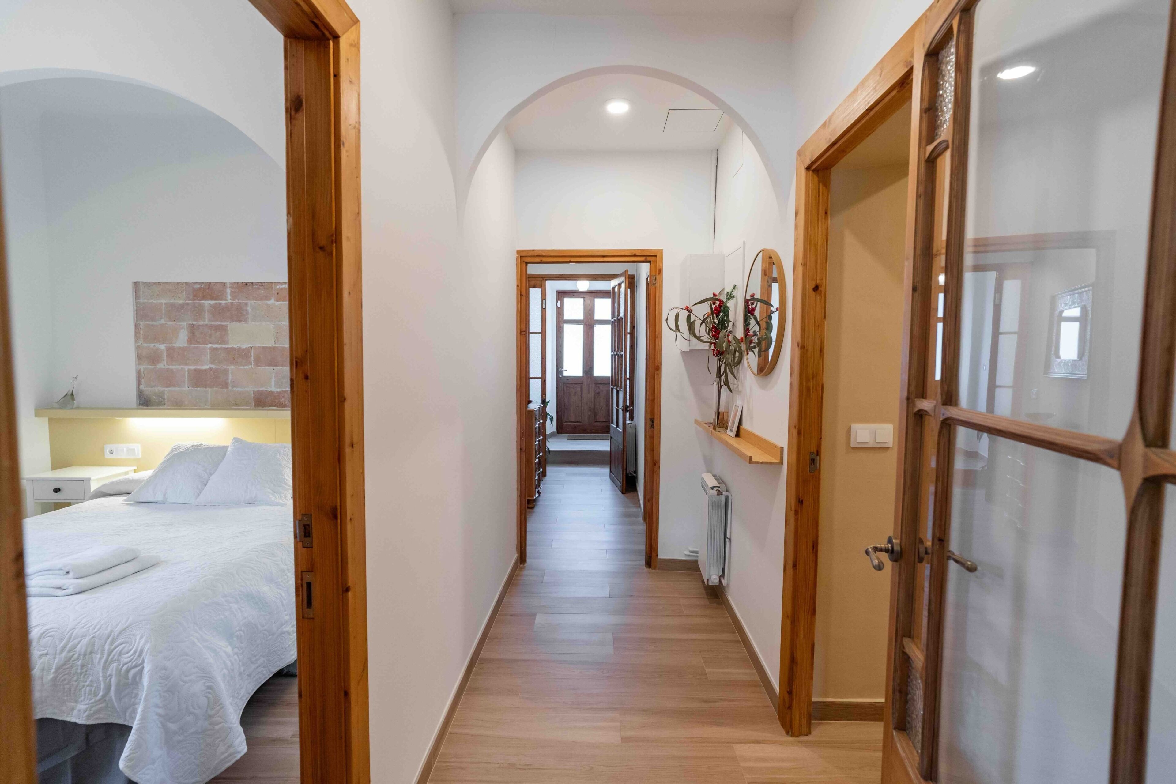 5 slaapkamers, een bureau, een strijkplank/strijkijzer, gratis wifi