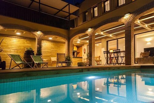 Farmhouse in a nice wine region 40 mins to Barcelona and 25 to Sitges beaches.