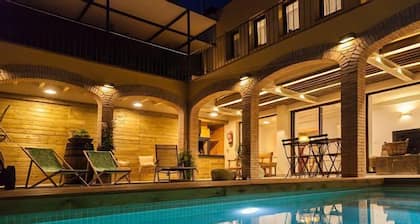 Farmhouse in a nice wine region 40 mins to Barcelona and 25 to Sitges beaches.