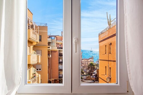 Lovely Sea View Apartment Lido di Ostia, 30 minutes from  center of Rome, Wi-Fi