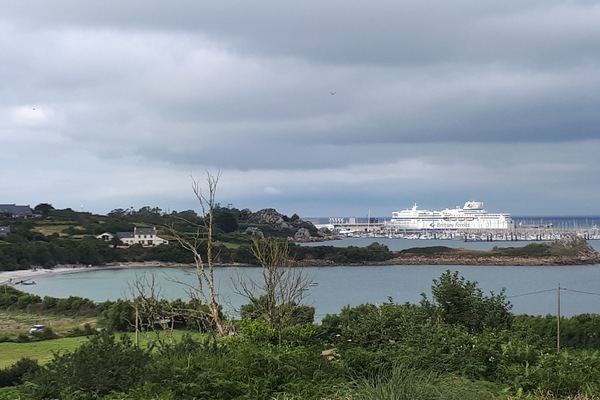 Roscoff Ferry Embarquement vers le Royaume-uni et l'Irlande "vue du gîte"