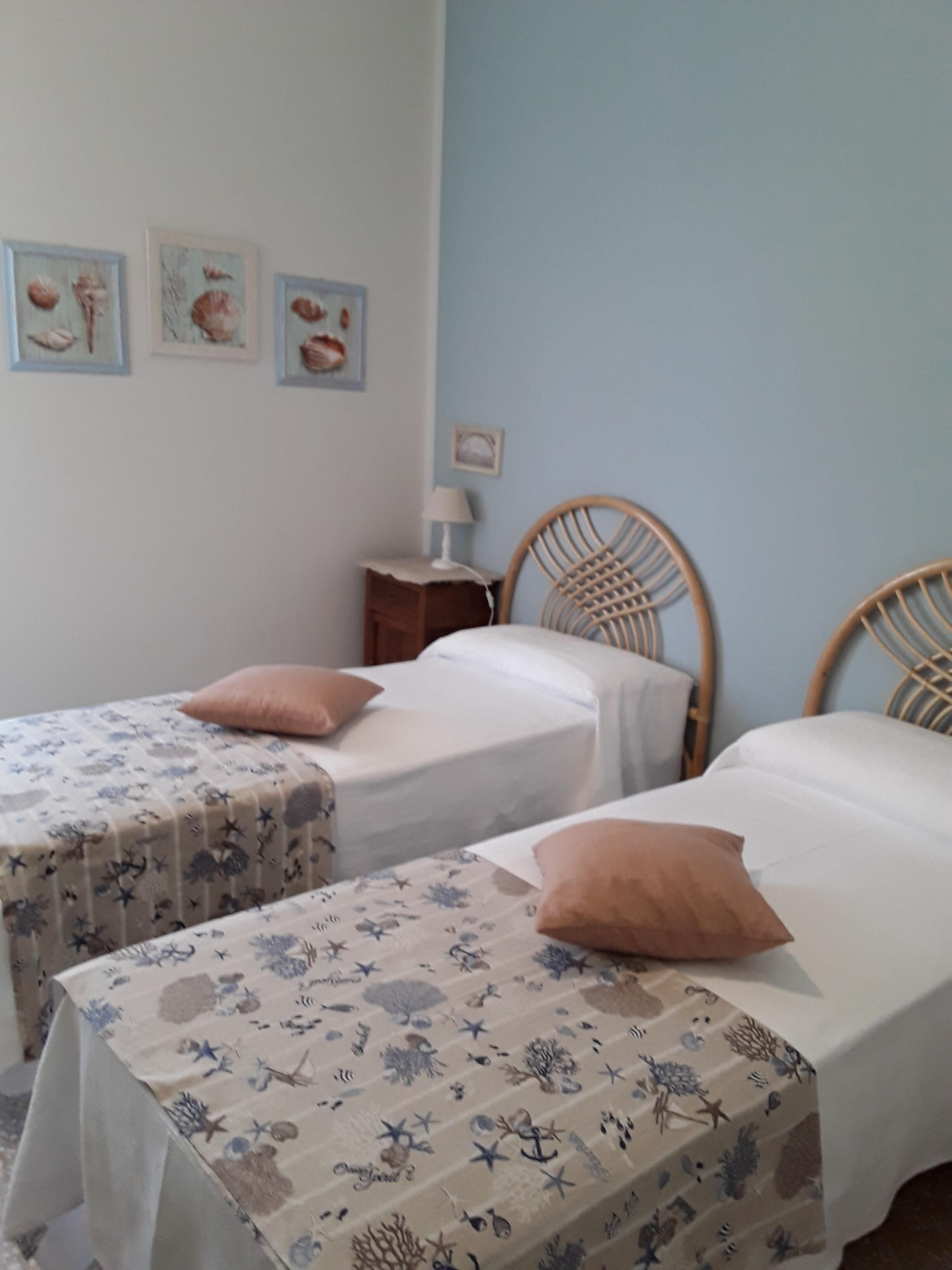 2 chambres, fer et planche à repasser, Wi-Fi gratuit, draps fournis