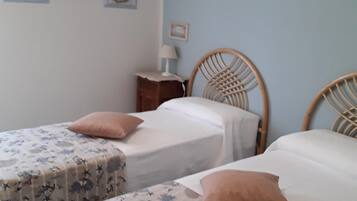 2 chambres, fer et planche à repasser, Wi-Fi gratuit, draps fournis