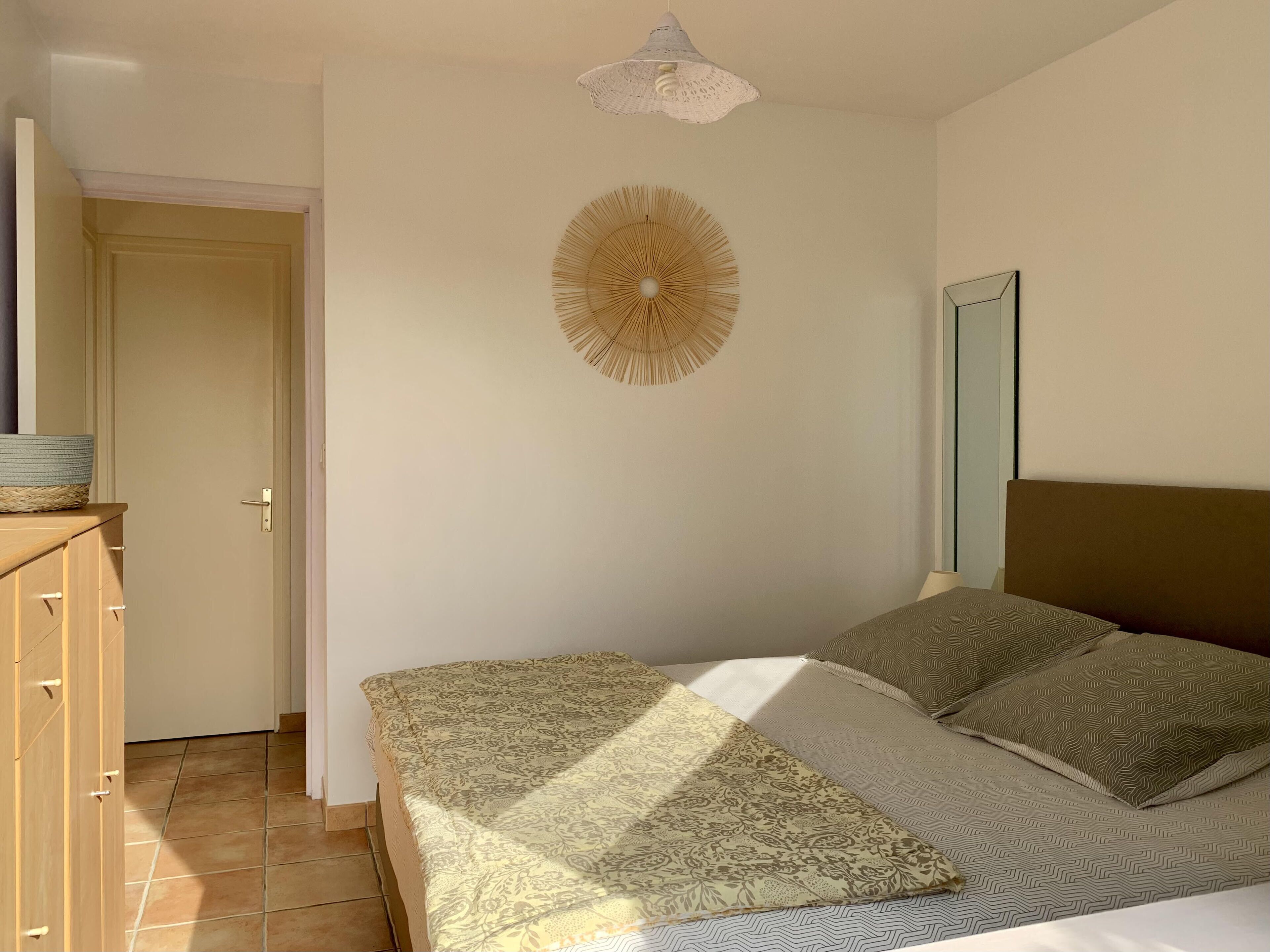 Charming comfortable cottage with swimming pool in a wooded area, near Sarlat