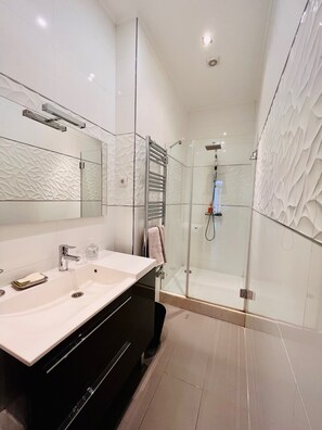 Shower, towels, toilet paper