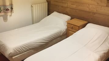 4 bedrooms, travel crib, free WiFi, bed sheets