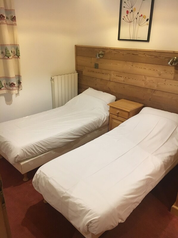 4 bedrooms, travel cot, free WiFi, bed sheets