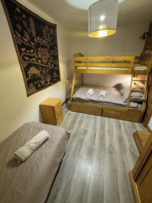 4 bedrooms, travel crib, free WiFi, bed sheets