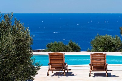 Luxury 7-BR villa with great hilltop views and pool