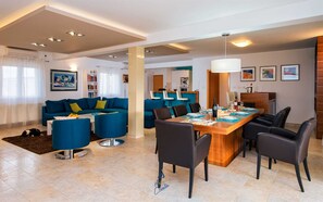 Interior - Luxury 7-BR villa with great hilltop views and pool (Brusje)