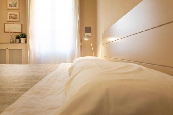 1 habitación, tabla de planchar con plancha, wifi gratis y ropa de cama 