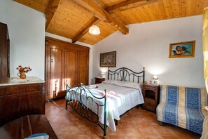 6 عدّة غرف نوم ومكواة/لوح كي وواي فاي مجانًا وملاءات أسرّة