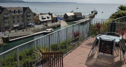 Schöne 2-Bett-Wohnung, kürzlich renoviert mit atemberaubender Aussicht.