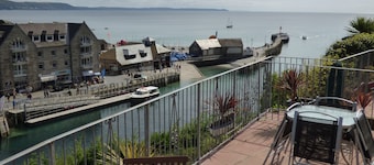 Bel appartement de 2 chambres, récemment rénové avec une vue imprenable.