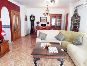 TV, DVD player, books, stereo