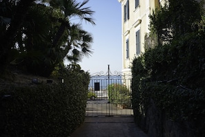 Unclassified image, 2 of 24, button - Villa a stone's throw from the beach on the promenade of Vindicio - Formia (Formia)