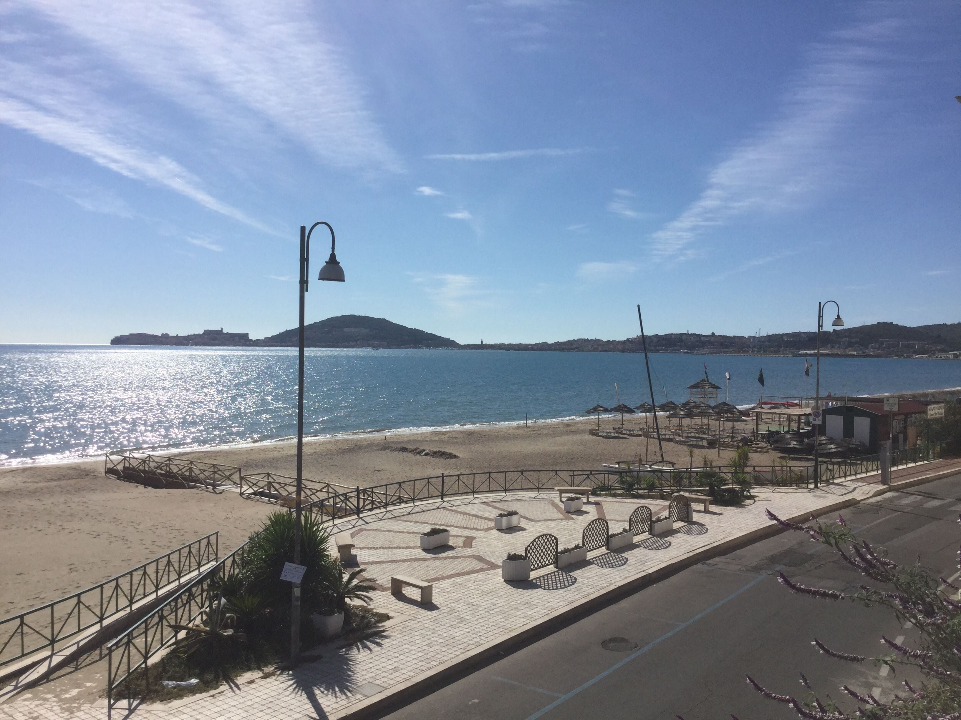Una spiaggia nelle vicinanze