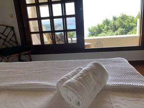 2 bedrooms, iron/ironing board, internet, bed sheets