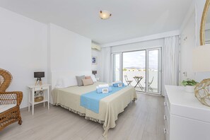 3 bedrooms, in-room safe, iron/ironing board, free WiFi