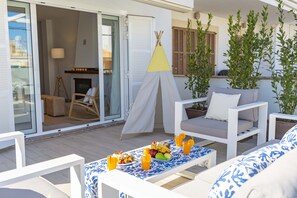 Unclassified image, 3 of 37, button