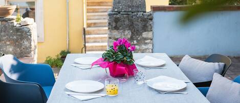 Outdoor dining