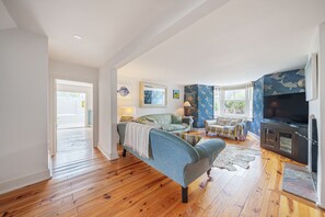 TV, fireplace, DVD player, foosball - Albury House -  sleeps 8 guests  in 4 bedrooms (Charmouth)