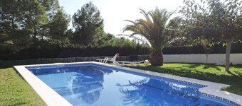 BEAUTIFUL VILLA WITH GARDEN AND POOL IN TRUE JORDI DE ALFAMA. CLOSE TO THE BEACH