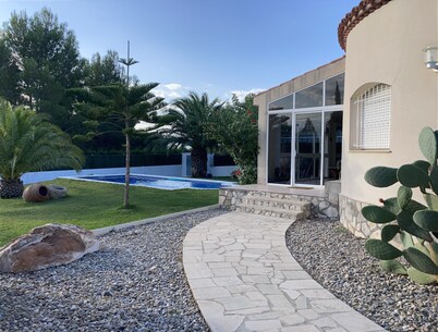 BEAUTIFUL VILLA WITH GARDEN AND POOL IN TRUE JORDI DE ALFAMA. CLOSE TO THE BEACH