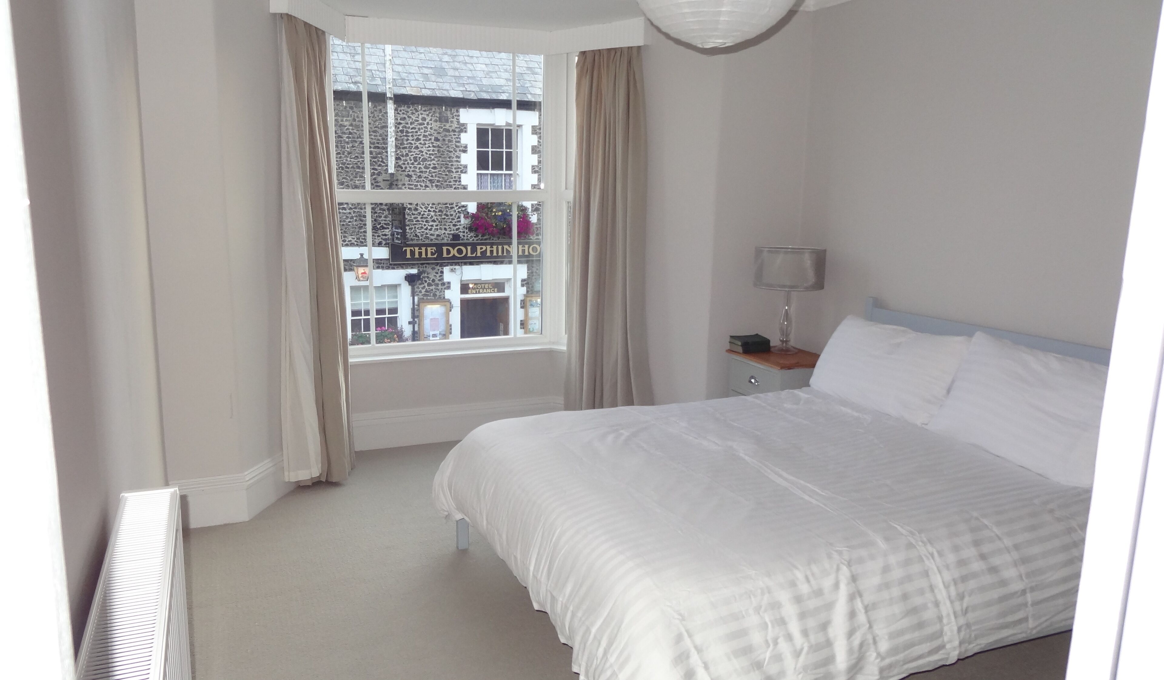 3 Schlafzimmer, Schreibtisch, Bügeleisen/Bügelbrett, Reisekinderbett