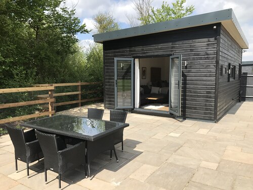 Luxuskabine in der Nähe von Legoland, Windsor, Ascot und Lappland mit umschlossenem Garten