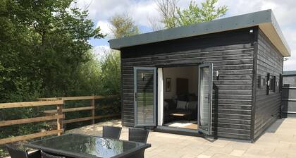 Luxuskabine in der Nähe von Legoland, Windsor, Ascot und Lappland mit umschlossenem Garten