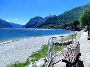 On the beach, sun-loungers, beach towels - Villa Maria  (Onno)
