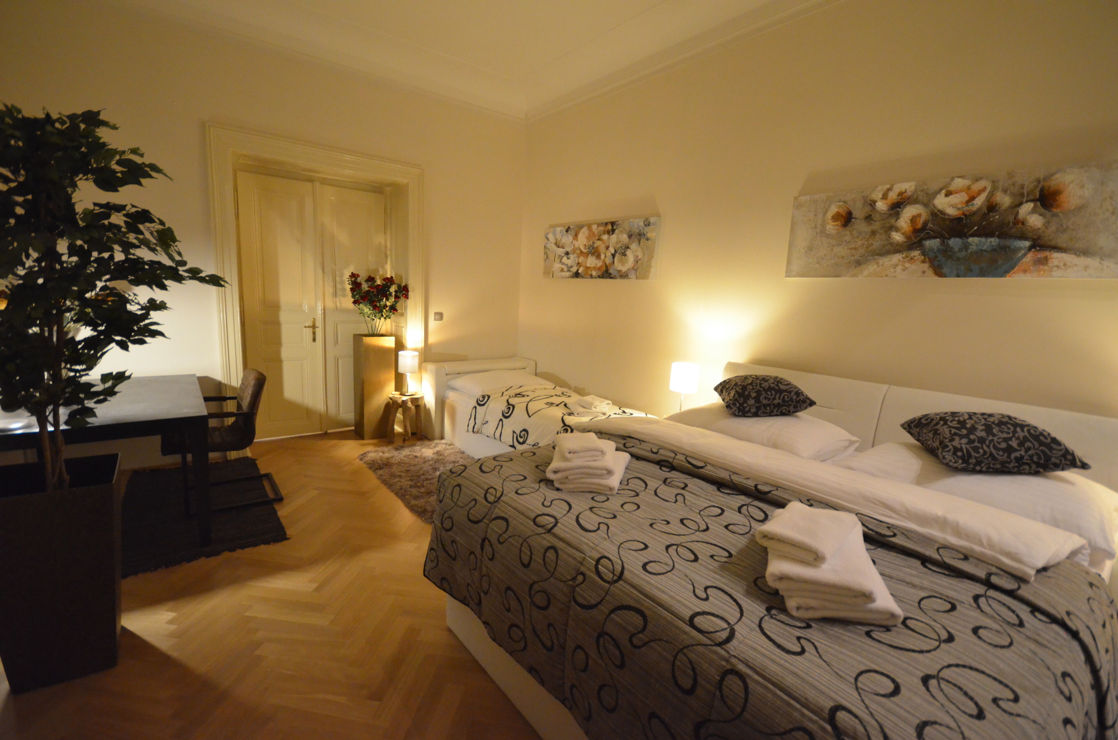 2 bedrooms, desk, iron/ironing board, free WiFi