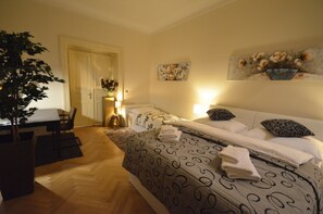 2 Schlafzimmer, Schreibtisch, Bügeleisen/Bügelbrett, kostenloses WLAN