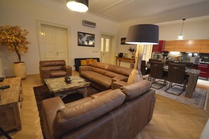 Smart TV, DVD player, video library