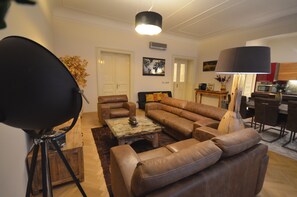 Smart TV, DVD player, video library
