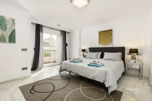 5 chambres, coffres-forts dans les chambres, fer et planche à repasser